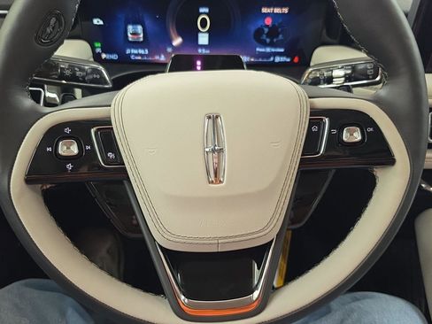 New 2026 Lincoln Aviator AWD image 16