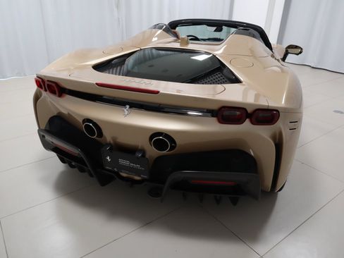 Used 2022 Ferrari SF90 Spider AWD/4WD image 38