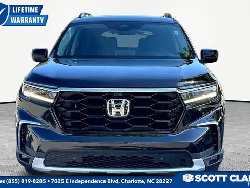 Used 2025 Honda Pilot Elite image 2