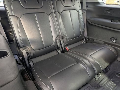 Used 2023 Jeep Grand Cherokee L Limited w/ Black Appearance Package image 35