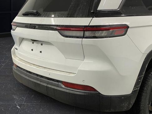 New 2026 Jeep Grand Cherokee Limited w/ Limited Altitude Package AWD/4WD image 36