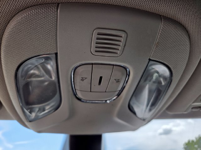 Used 2018 Jeep Compass Latitude w/ Cold Weather Group FWD image 34