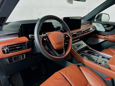 New 2025 Lincoln Aviator Reserve w/ Luxury Package image 9