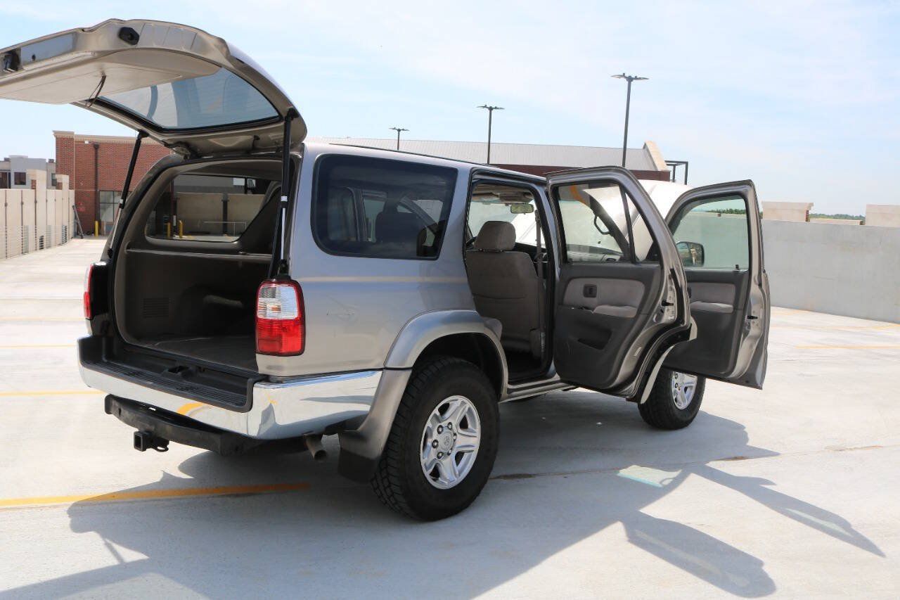 Used 2002 Toyota 4Runner SR5 AWD/4WD image 23