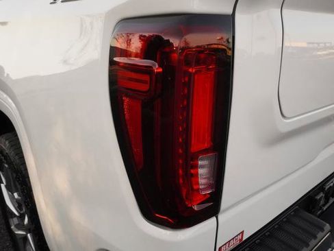 Used 2025 GMC Sierra 1500 SLT w/ SLT Premium Plus Package image 40