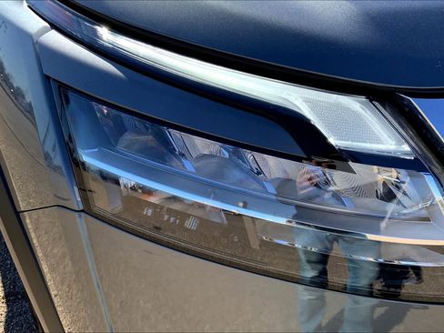 Used 2022 Nissan Pathfinder Platinum w/ Cargo Package image 28