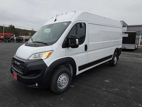 New 2024 RAM ProMaster 2500 w/ Convenience Group image 4