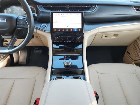 Certified 2022 Jeep Grand Cherokee Limited w/ MOPAR Finishing Package image 15