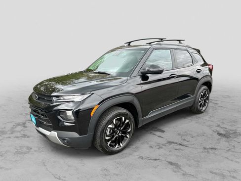 Used 2021 Chevrolet TrailBlazer LT w/ LPO, Blackout Package AWD/4WD image 1