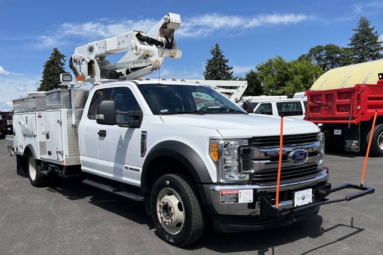 Used 2017 Ford F550 4x4 SuperCab Super Duty image 3