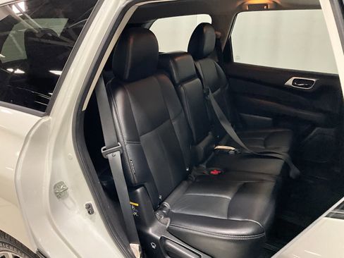 Used 2018 Nissan Pathfinder Platinum image 25