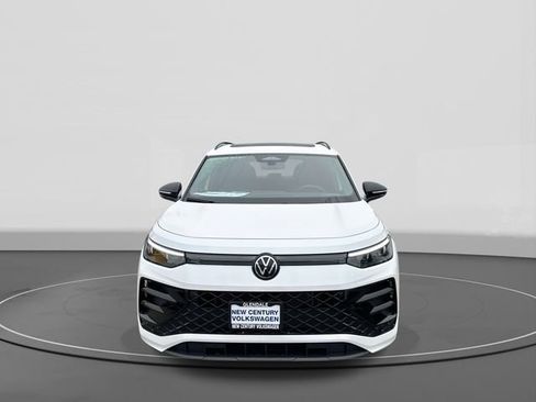 New 2026 Volkswagen Tiguan SE R-Line image 2
