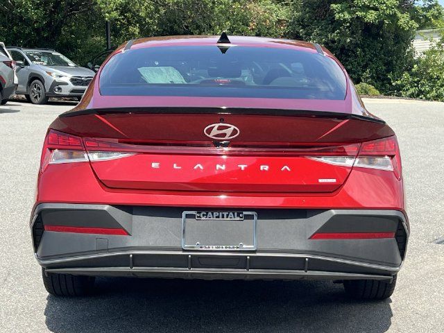 Used 2025 Hyundai Elantra SEL FWD image 12