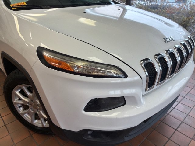 Used 2015 Jeep Cherokee Latitude AWD/4WD image 2