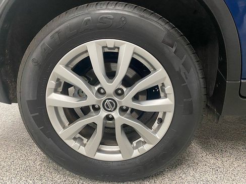 Used 2018 Nissan Rogue SV w/ Premium Package image 25