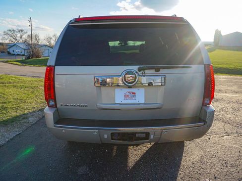 Used 2007 Cadillac Escalade AWD w/ Information Package image 4