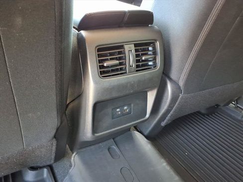 Used 2023 Nissan Rogue SV AWD/4WD image 34