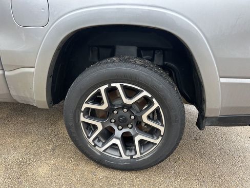 Used 2025 RAM 1500 Laramie image 15