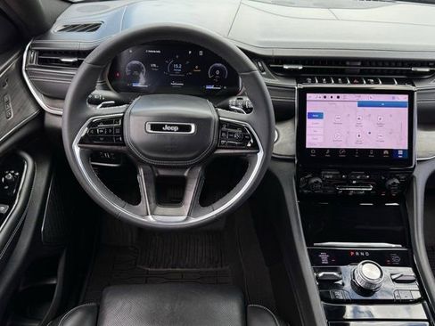 Used 2023 Jeep Grand Cherokee Overland w/ Luxury Tech Group IV AWD/4WD image 12