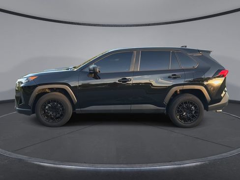 Used 2022 Toyota RAV4 LE FWD image 5