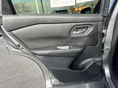 Used 2024 Nissan Rogue SV image 31