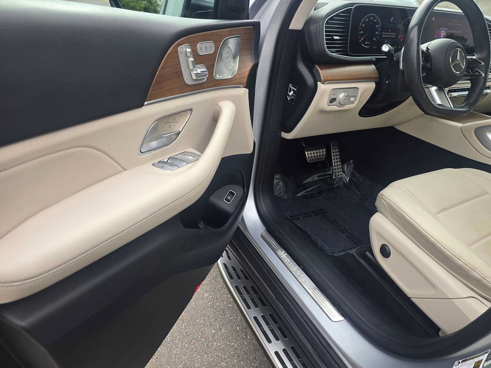 Used 2024 Mercedes-Benz GLS 450 4MATIC image 23