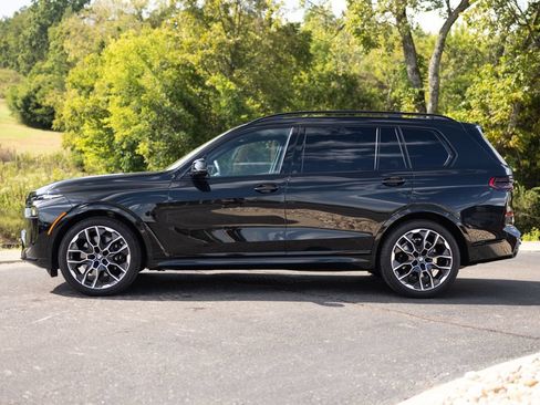 Used 2025 BMW X7 xDrive40i w/ M Sport Package AWD/4WD image 3