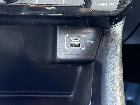 Used 2023 Jeep Compass Latitude image 27