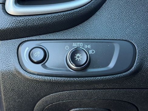 Used 2020 Chevrolet Trax LT w/ LT Convenience Package image 30