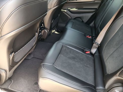 New 2025 Jeep Grand Cherokee Altitude image 19