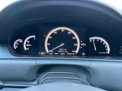 Used 2010 Mercedes-Benz CL 550 4MATIC w/ Sport Pkg image 24