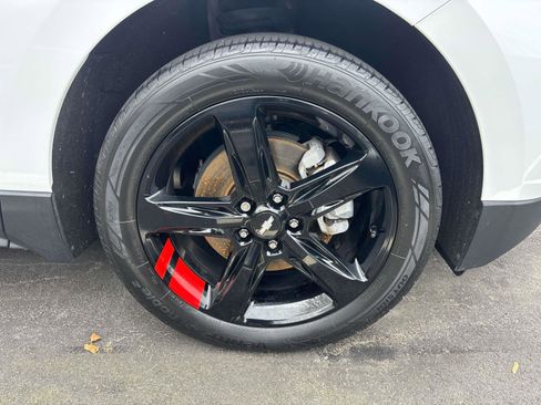 Used 2019 Chevrolet Equinox LT image 3