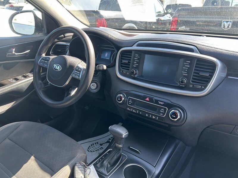 Used 2019 Kia Sorento AWD V6 image 25