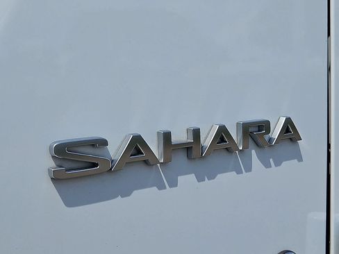 Used 2018 Jeep Wrangler Unlimited Sahara AWD/4WD image 37