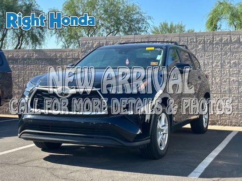 Used 2023 Toyota Highlander LE FWD image 1