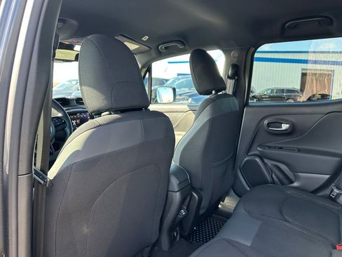Used 2022 Jeep Renegade Altitude w/ Convenience Group AWD/4WD image 10
