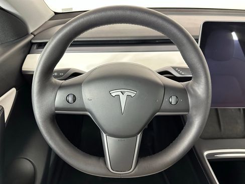 Used 2022 Tesla Model Y Long Range image 14