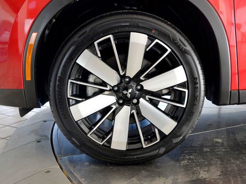 Used 2025 Mitsubishi Outlander SE image 10