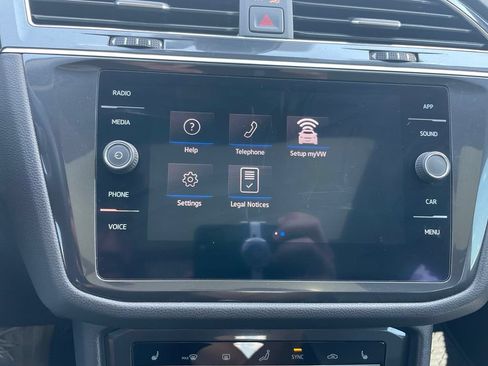 Used 2022 Volkswagen Tiguan SE w/ Panoramic Sunroof Package AWD/4WD image 15