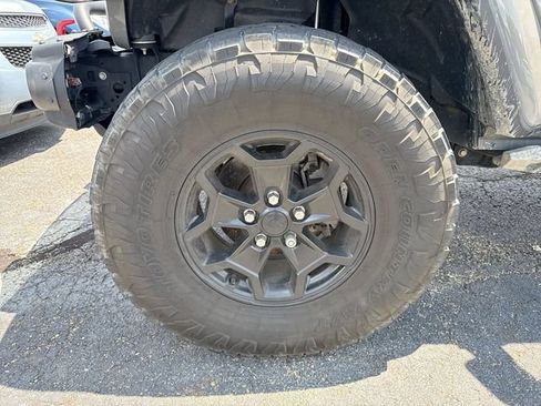Used 2021 Jeep Gladiator Sport AWD/4WD image 8