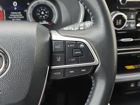 Used 2025 Toyota Highlander XSE AWD/4WD image 21