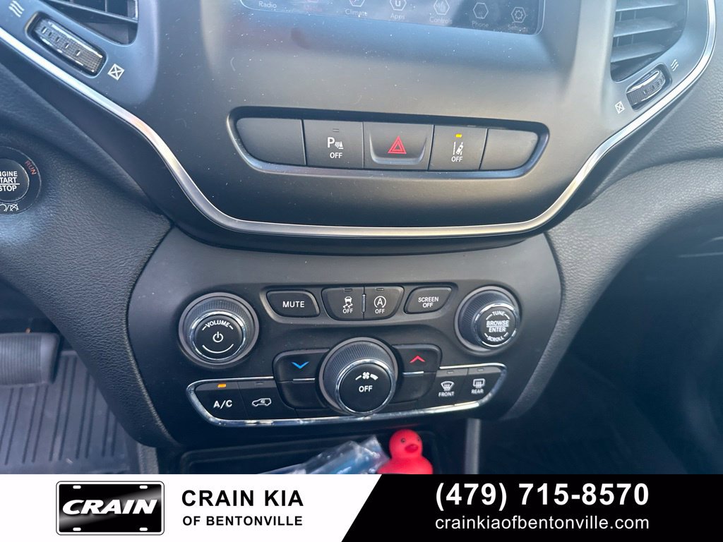 Used 2021 Jeep Cherokee Latitude Lux w/ Sun & Sound Group AWD/4WD image 26
