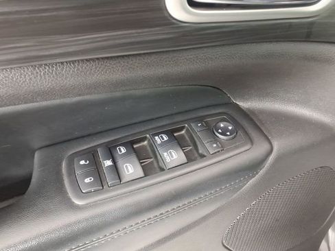 Used 2019 Jeep Grand Cherokee Altitude AWD/4WD image 17