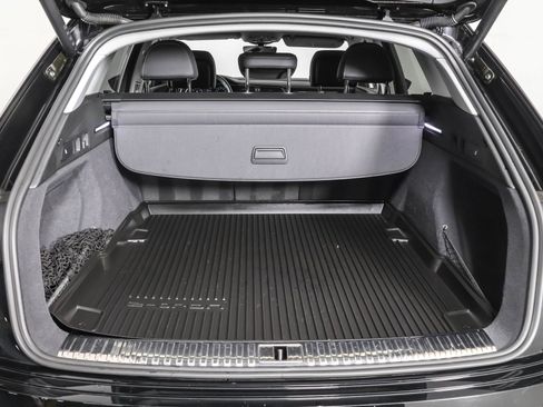 Used 2022 Audi e-tron Premium Plus w/ Premium Plus Package image 40