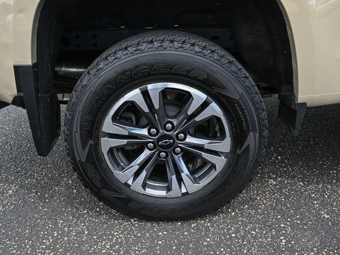 Used 2021 Chevrolet Colorado Z71 AWD/4WD image 14