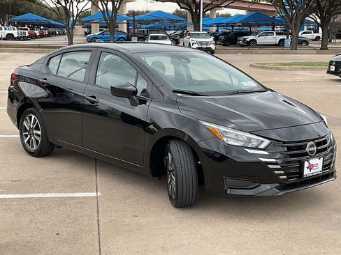 Used 2025 Nissan Versa SV image 4