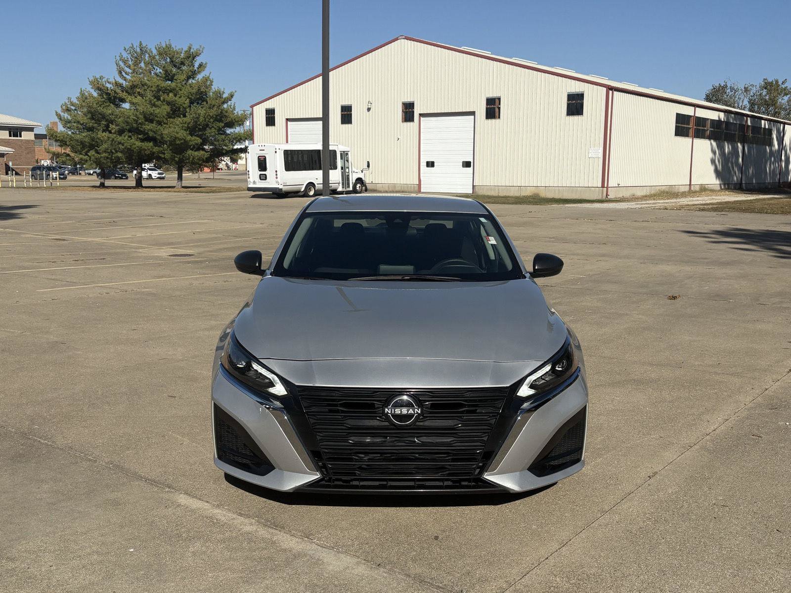 Used 2025 Nissan Altima 2.5 SV FWD image 3