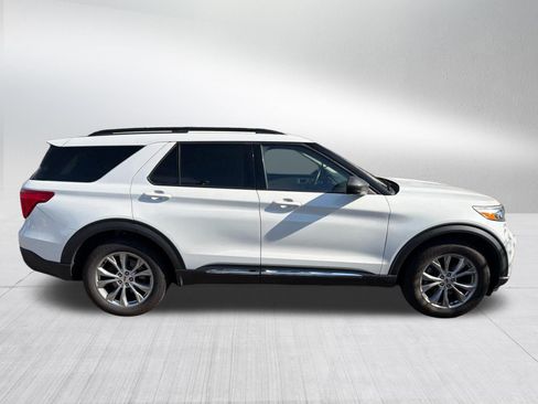 Used 2020 Ford Explorer XLT w/ Equipment Group 202A AWD/4WD image 4