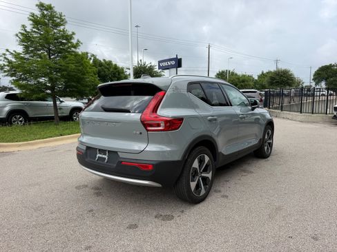 Certified 2025 Volvo XC40 B5 Plus AWD/4WD image 6