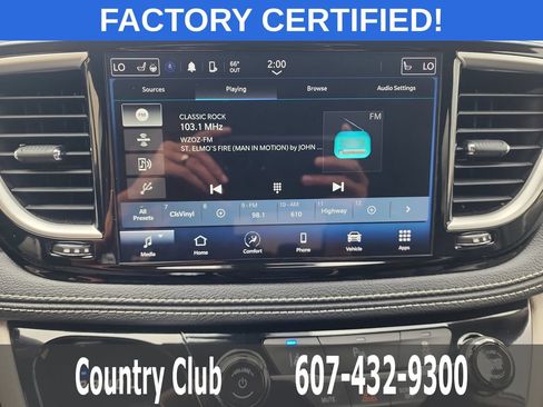 Used 2023 Chrysler Pacifica Touring-L FWD image 16
